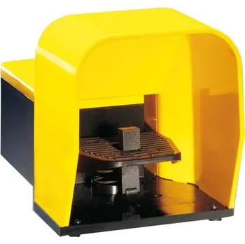 vypínač LOVATO Electric KG220S11 nožní spínač, plastové tělo,s krytem s aretací (stiskem zapni - stiskem vypni) 1Z+1V mžikové