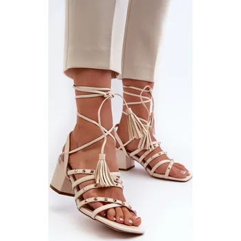 Dámské sandále Šněrovací Sandály Na Nízkém Podpatku Ozdobené Kolíčky Chrisele Barva: Béžová, Velikost: 38