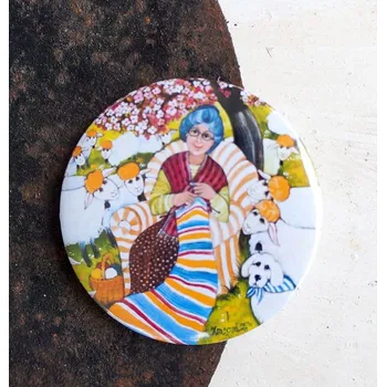 Dekorativní magnet Zuzana Honsová Ovčí babička magnet 56 mm