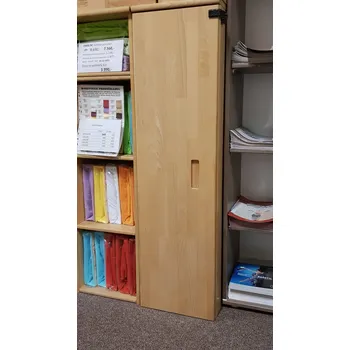 Knihovna DOMESTAV s.r.o. Skříň dvířková BUK CINK a petlicí