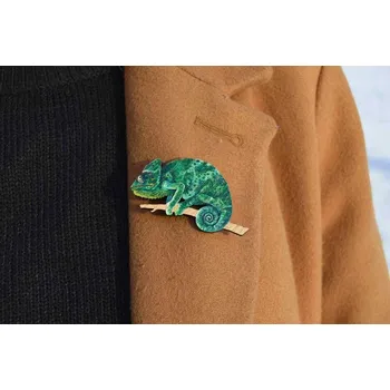 Brož art-wood.cz Dřevěná brož - chameleon