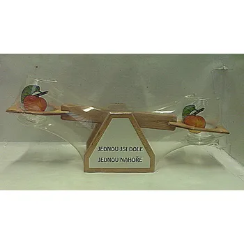 Zahradní houpačka Houpačka dřevěná s 2 panáky skleněnými s meruňkou a text " jednou si dole ..