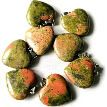 Přívěsek Srdíčko z unakitu jako přívěsek – minerál lásky a klidu (cca 2 cm)