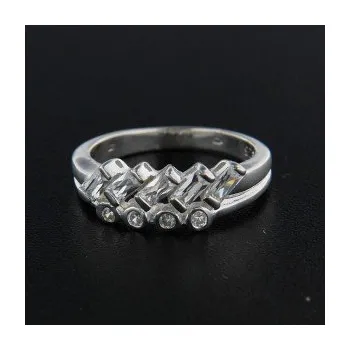 Prsten Stříbrný prsten s kamenem