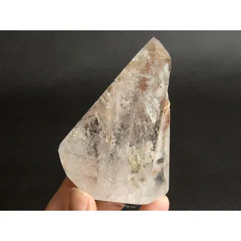 Přírodní kámen Křišťál s inkluzemi broušená forma 222g