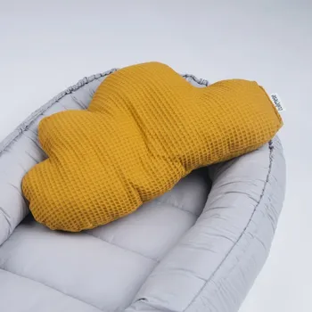 Dekorace do dětského pokoje Tulimese Polštářek mrak vaflový hořčicový