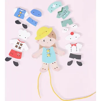 Dřevěná hračka Classic World Navlékačka dřevěná oblékací holka