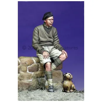 Plastikový model Alpine Miniatures 1/35 British Armoured Crew #2 & Puppy