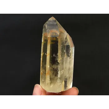 Přírodní kámen Křišťál s inkluzemi broušená špice 93g