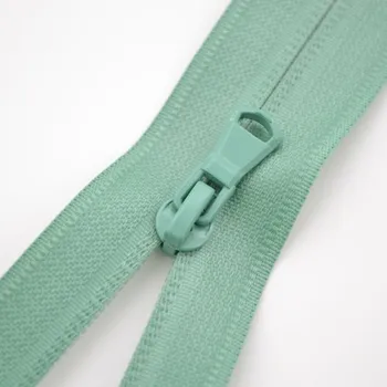 Zip Sarah voděodolný dělitelný 5mm - tmavá máta 70 cm