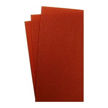 Výroba svíčky Včelí vosk červený 3 plátky 10,5x37cm (Včelí vosk červený 3 plátky 10,5x37cm)