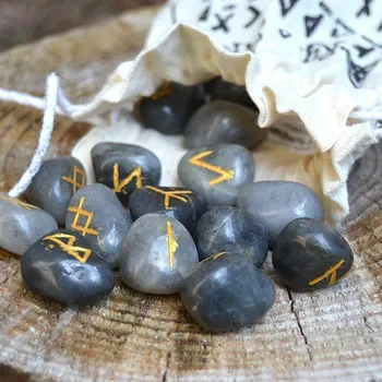 Runové kameny - Achát šedý, ve lněném sáčku