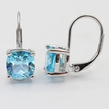 Náušnice Stříbrné náušnice s klasickým zapínáním