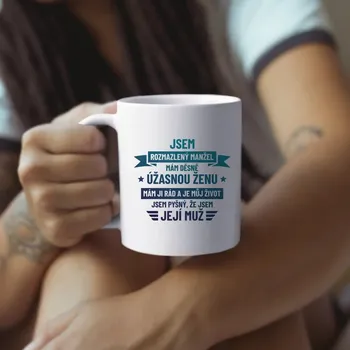 Žertovný předmět Jsem rozmazlený manžel - hrnek s potiskem