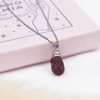 Náhrdelník Drahokamia Stříbrný náhrdelník s přírodním rubínem červená