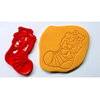 Vánoční dekorace Vánoční ponožka / punčocha #4 vykrajovátko s méďou a dárky