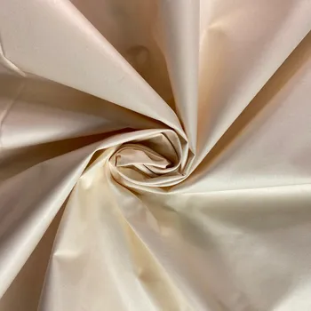 Sypkovina smetanová