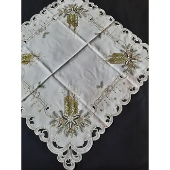 Vánoce UBRUS vyšívaný 85 x 85 vánoční šampáňo + zelená svíčka