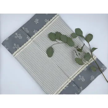 ubrus Běhoun šedý kanafas proužky a kytičky s krajkou Vzor kanafasu: Proužky 3mm, Běhouny sešívané: 43x200cm