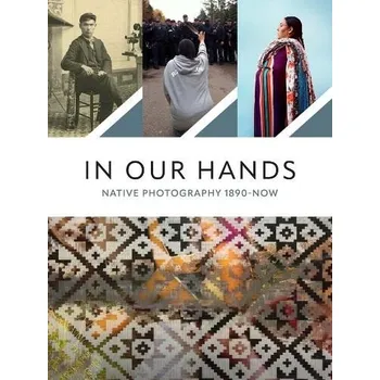 Cizojazyčná kniha In Our Hands