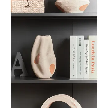 Váza Váza na květiny světle béžová kamenina abstraktní vzor dekorace vodotěsná moderní design interiér Beliani