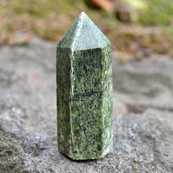 Obelisk polodrahokam extra - Serpentin Chryzotil