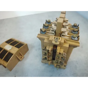 Stykač DDR ESGO VEB D25 - TGL 5352 vzduchový stykač BI.1 25A cívka 220V 50Hz Varianta: D25 - TGL 5352 -POZOR BEZ POMOCHNÝCH KONTAKTŮ, CÍVKA A VŠE OSTATNÍ V POŘÁDKU