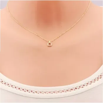 Přívěsek Přívěsek ve žlutém 14K zlatě - obrys čtverce vykládaný čirými zirkony