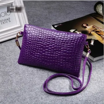 Kabelka Psaníčko na ples krokodýlí vzor, s páskem na ruku nebo přes rameno - Fialová