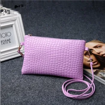 Kabelka Psaníčko na ples krokodýlí vzor, s páskem na ruku nebo přes rameno - levandulová