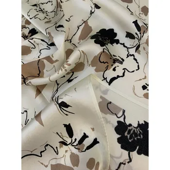 Šátek Hedvábný šátek Béžovo-černý s květy 70x70 cm v dárkovém balení, HEDVÁBNÝ SVĚT