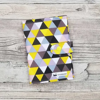 Obal na doklad Obal na očkovací průkaz - Žluté trojúhelníky