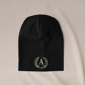 Kojenecká čepice Jarní čepička s výšivkou zlatého MONOGRAMU, pro dítě Barva čepičky: Černá, Velikost čepičky: 35-40cm ( 0-5 měsíců )