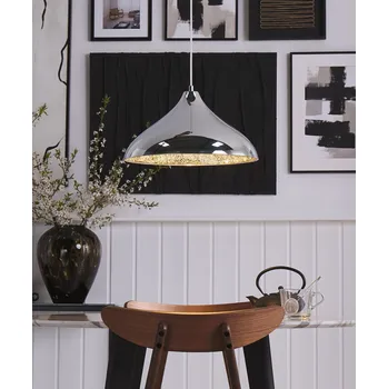 Závěsná lampa ve stříbrném kovu se stínicí ve tvaru trychtýře, drahokamový vzhled ze skla. Moderní vzhled Beliani