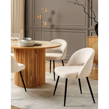Jídelní židle Sada 2 jídelních židlí béžová čalounění buklé vyříznuté opěradlo černé kovové nohy moderní styl kuchyně jídelna Beliani