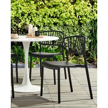 Sada 4 jídelních židlí černé plastové do interiéru a exteriéru zahradní stohovatelné židle minimalistický styl Beliani