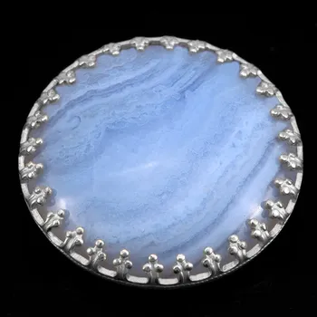 Brož Stříbrná brož (Ag 925/1000) s modrým chalcedonem QA, prům. kamene cca 27 mm (CHA6051L)