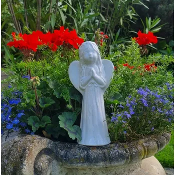 Bílý keramický anděl s věnečkem