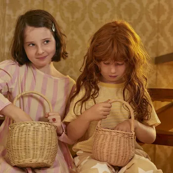 Nákupní košík Olli Ella Malý košíček růžový Olli Ella Rattan Berry Basket Rose