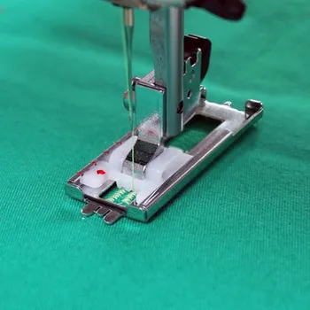 Příslušenství k šicímu stroji Patka na knoflíkové dírky 200123006 JANOME