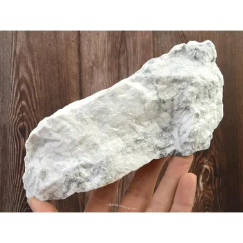 Přírodní kámen Howlit surový kámen 974g