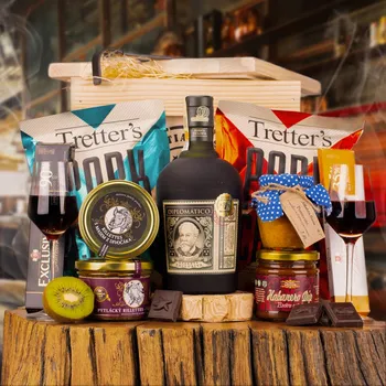 Dárkový potravinový koš Bedna s pačidlem rum Diplomatico, Bedna pro muže rum, Darbox