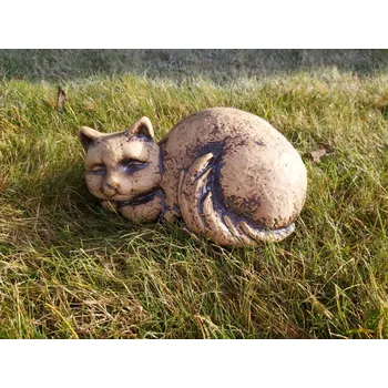Zahradní dekorace Makra Spící kočka figura do zahrady