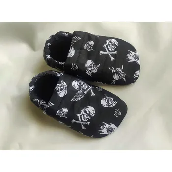 Capáčky Capáčky pirátské lebky velikost: 21 - 23,5cm (400,- Kč)