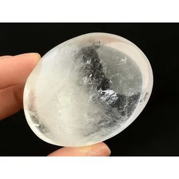 Přírodní kámen Křišťál hladký kámen 107g