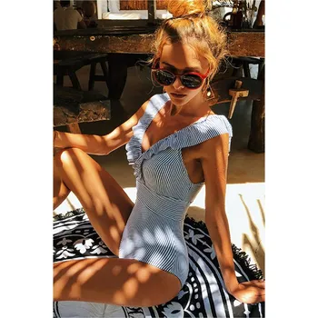 Dámské plavky Dámské plavky jednodílné s volánky lemující výstřih (1-6) Barva: modrá, Velikost: L