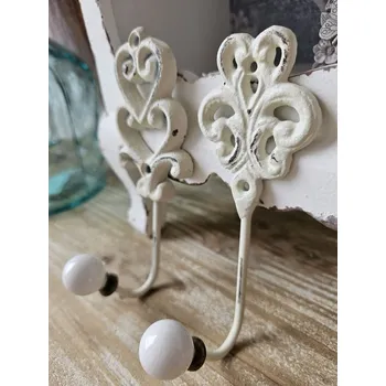 Věšák Béžový antik nástěnný háček s ornamentem a porcelánovou knopkou - 6*5*16cm