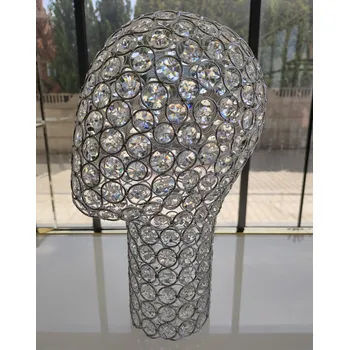 Figurína Stříbrná křišťálová hlava vyrobená z kovového drátu