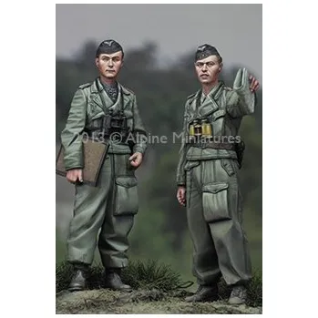 Plastikový model Alpine Miniatures 1/35 Otto Carius & NCO Set (2 Figures)