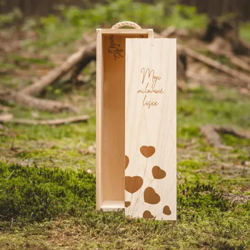 Dárková krabička Dřevěná krabička na víno MOJI LÁSCE Rozměr: Na jednu láhev vína